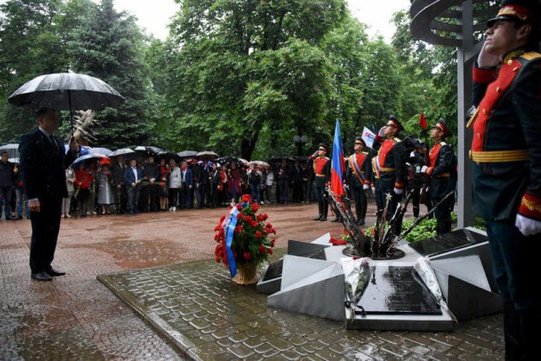 Жители Луганска почтили память жертв авиаудара ВСУ