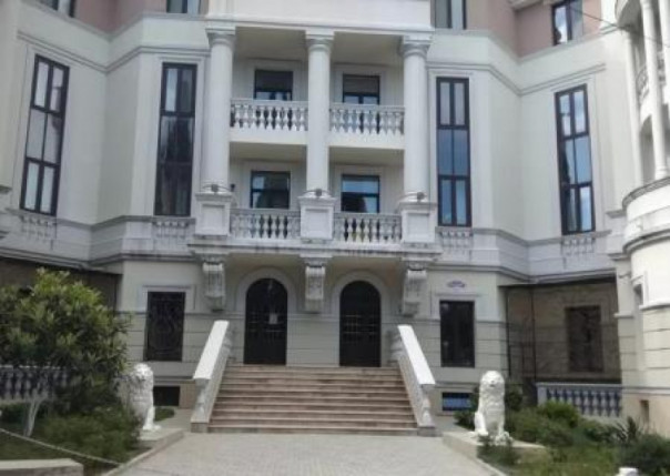 Чета Зеленских исправно платит коммуналку за квартиру в Крыму