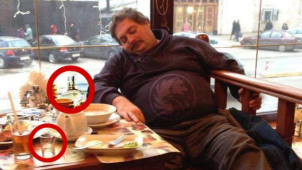 Несмешной фарс: Дмитрий Быков верит в своё «отравление» только на словах. Григорий Игнатов