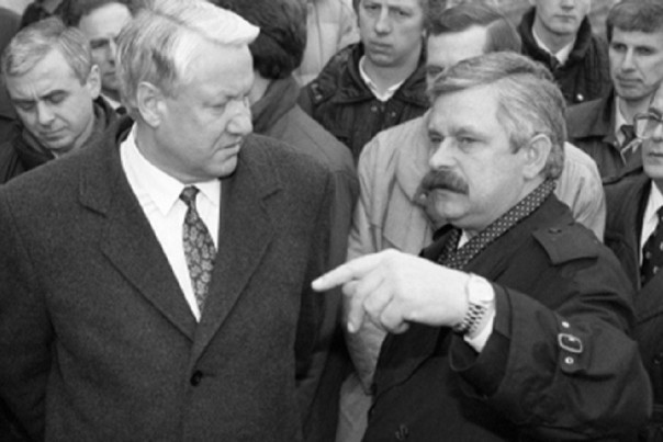 Руцкой: В августе 1991 года Ельцин пытался бежать в американское посольство