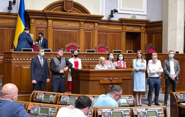 Часть депутатов из партии "Голос" решили создать свое новое объединение «Справедливость» с блэкджеком и...