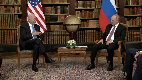 Переговоры Путина и Байдена начались с шутки