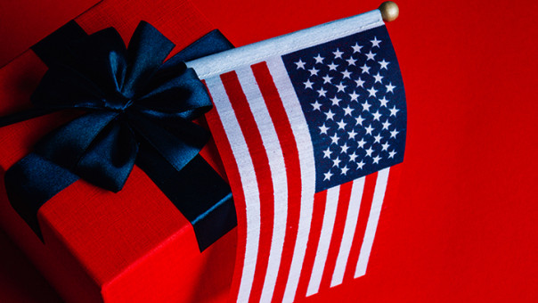 Бойтесь президентов, дары приносящих: Страшный сигнал зашифрован в подарках Байдена Путину. Сергей Латышев