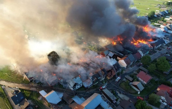 В Польше в результате масштабного пожара сгорело почти полсотни домов