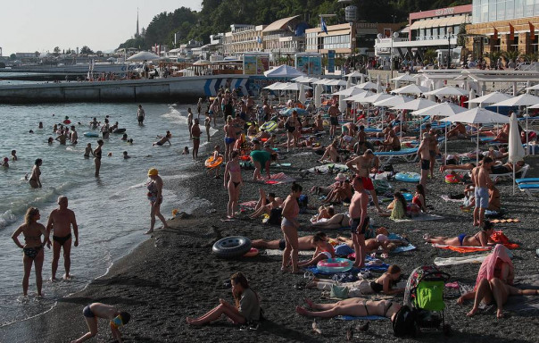 Курорты Кубани с 1 августа приостанавливают приём непривитых туристов