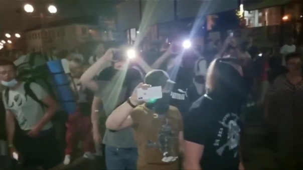 В Киеве радикалы подожгли спортбазу антифашистов и избили журналиста