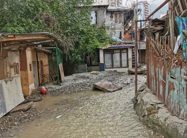 Сильный дождь накрыл Ялту спустя неделю после наводнения | Потоп в Анапе | Большая вода вынудила жителей Благовещенска покинуть свои дома