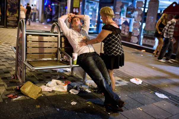 Позорный факт разоблачения британского официального вранья с автобусной остановки