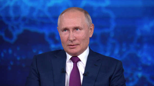 «Дядя Вова, помоги!»: о чём писали россияне на прямую линию Путина