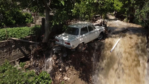 Стихия разбушевалась: в Крыму повреждены 730 жилых домов, в Краснодарском крае за несколько часов выпало почти две месячные нормы осадков