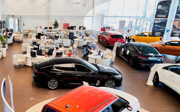 Хроники "обнищания": продажи авто в РФ в 1 полугодии превысили даже уровень ДОковидного 2019-го