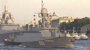 В Петербурге прошла первая репетиция главного военно-морского парада в черте города
