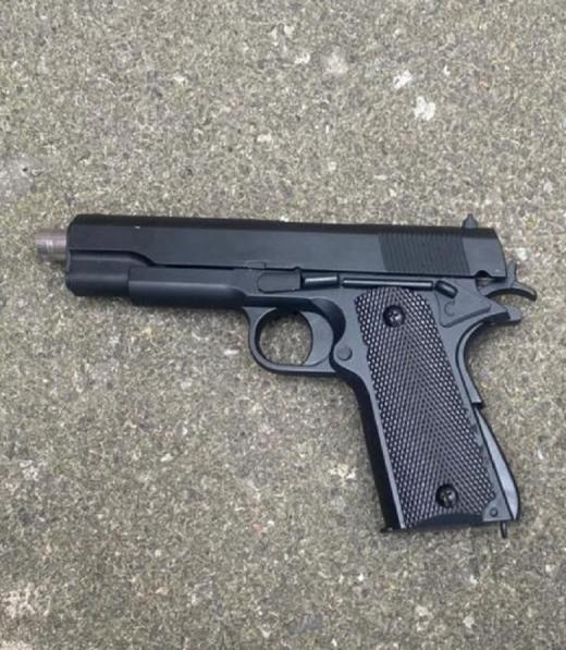 В Киеве женщина с пистолетом и «коктейлем Молотова» попыталась ограбить банк