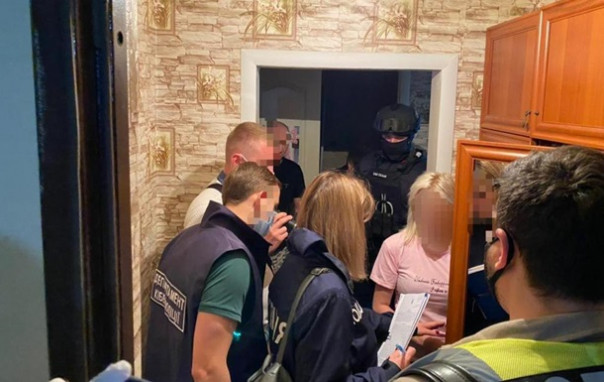 Две украинки задержаны за съемки дочерей в порно