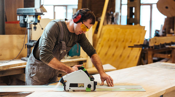 Обрезная доска и пиломатериалы оптом и в розницу в Москве