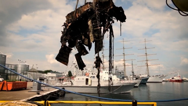 Участники Sea Breeze подняли из воды затонувший катер Брежнева