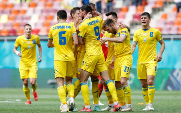 Обязательная украинизация добралась и до футбола.