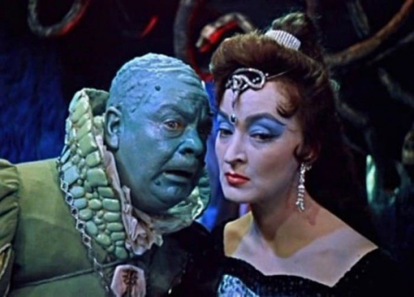 Законная дискриминация русских, или Жабы и гадины из Антиконституционного суда Анти-России