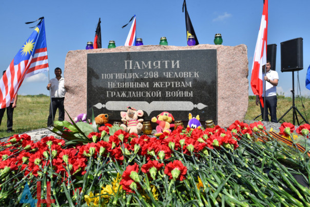 Пушилин на месте крушения Боинга почтил память погибших и заявил, что Донбасс ждет правды о трагедии