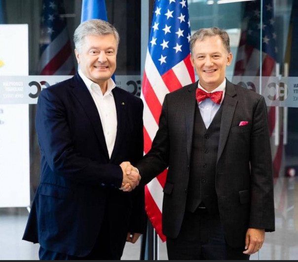 Временный поверенный США Кент продолжает серию встреч в Киеве.