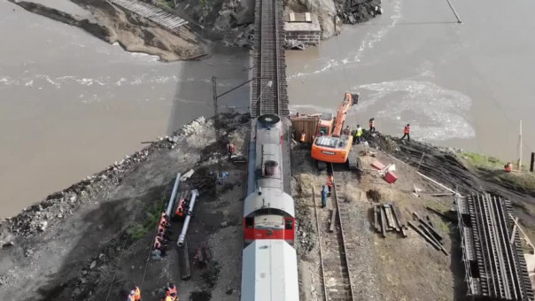 Транссиб оживает: Грузовые поезда в тестовом режиме пересекли восстановленный мост в Забайкалье