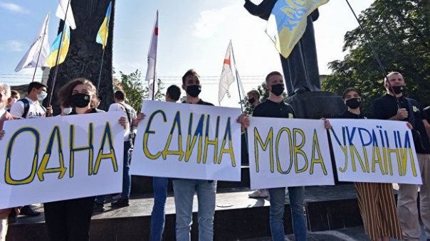 Украинский язык отпугнул зрителей и вынудил телеканалы перейти на русский — Нацсовет по ТВ