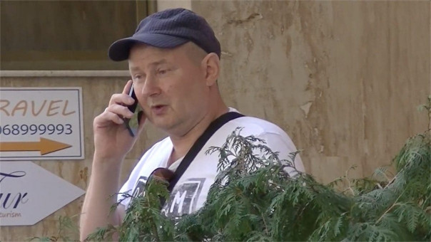 В труселях навеселе он гуляет на селе. Судью Чауса нашли в одних трусах в селе Винницкой области