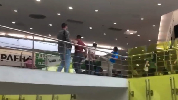 Около 20 человек принимали участие в драке со стрельбой в ТЦ «Тройка» в Москве