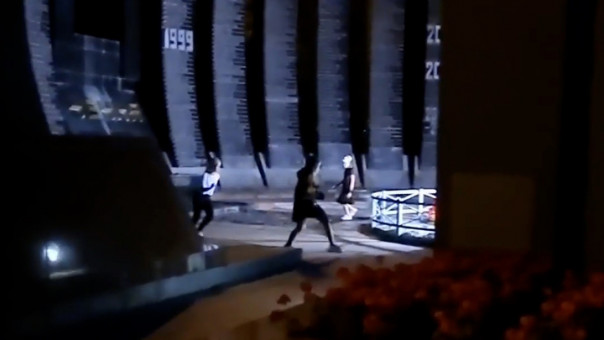 В Екатеринбурге школьницы устроили танцы на Вечном огне