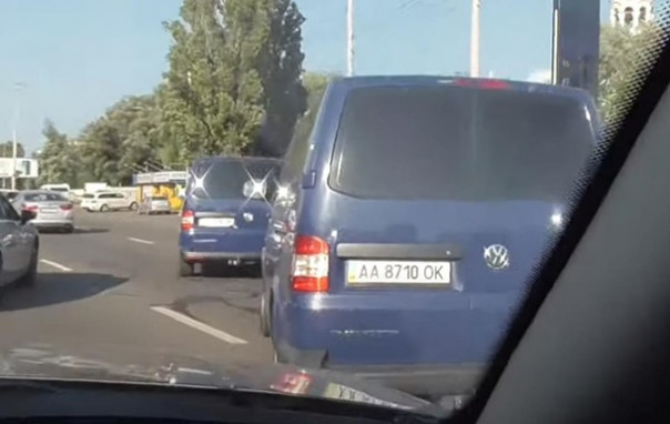 НАБУ и СБУ во время погони по Киеву из-за "делёжки" Чауса сбили мотоциклиста