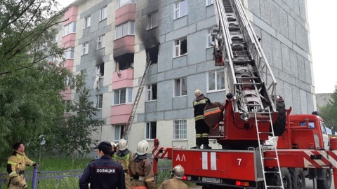 В Новом Уренгое мужчина устроил взрыв в многоэтажном доме при попытке суицида