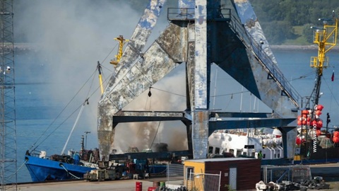 В норвежском порту загорелся российский траулер