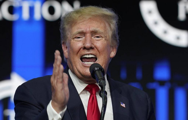 Трамп назвал США посмешищем для всего мира