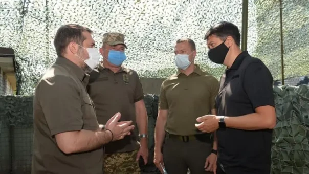 Новый главком ВСУ запретил чиновникам посещать зону ООС. Сорван визит Разумкова в Донбасс