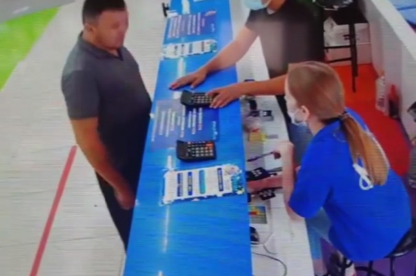 Житель Бишкека напал на сотрудницу детского центра, потому что она разговаривала на русском языке.