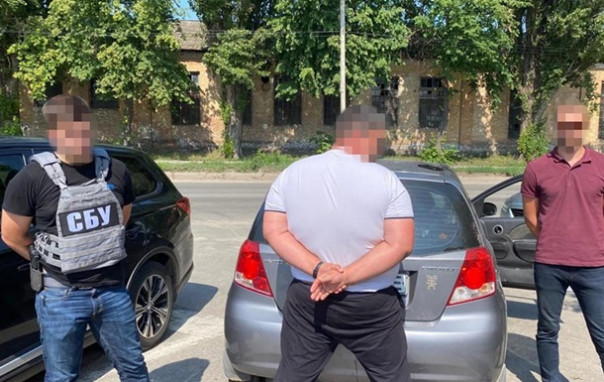 В Кировоградской области СБУшники задержали местных депутатов из ВО "Сволота" с арсеналом оружия.
