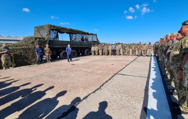 «„Совковость‟ оставляем в прошлом». Таран анонсировал на День независимости парад «по натовским стандартам»