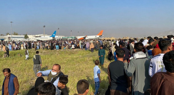 Кулеба заявил о критической ситуации: украинский самолёт не может «открыть дверь» и не может вылететь из Кабула