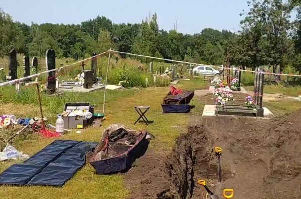 В ДНР началась эксгумация останков жертв украинской агрессии.
