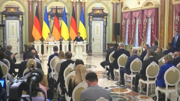 Меркель напомнила Зеленскому о Минских соглашениях и нормандском формате