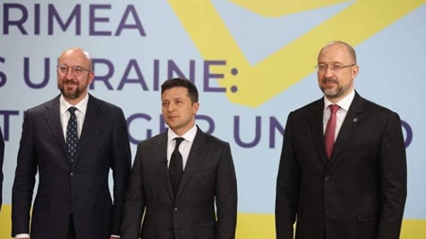 «Русофобов клонируют, штоле?»: необычное фото с Зеленским порадовало украинцев