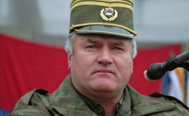 Генерала Ратко Младича доводят в Гааге до смерти