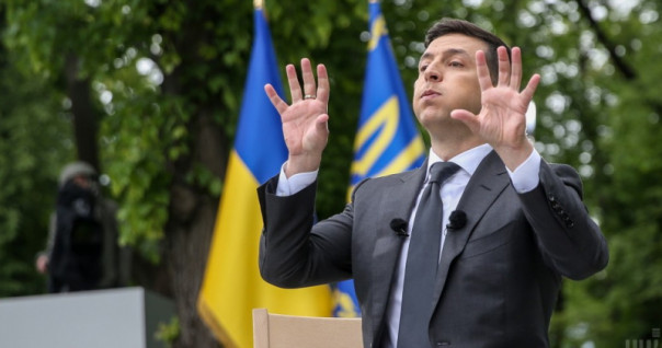 В Одессе в честь Зеленского вывесили огромные матерные баннеры