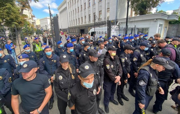 Перед визитом Зеленского в США проходят акции националистов с требованиями отказаться от Минских соглашений