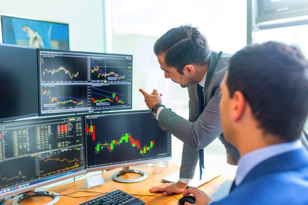 Какие компании выплачивают дивиденды по акциям каждый месяц