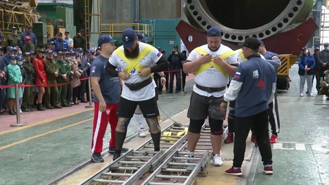 В Волгодонске силачи сдвинули корпус атомного реактора весом в 450 тонн