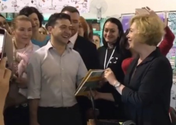 Президент Зеленский и его подарки