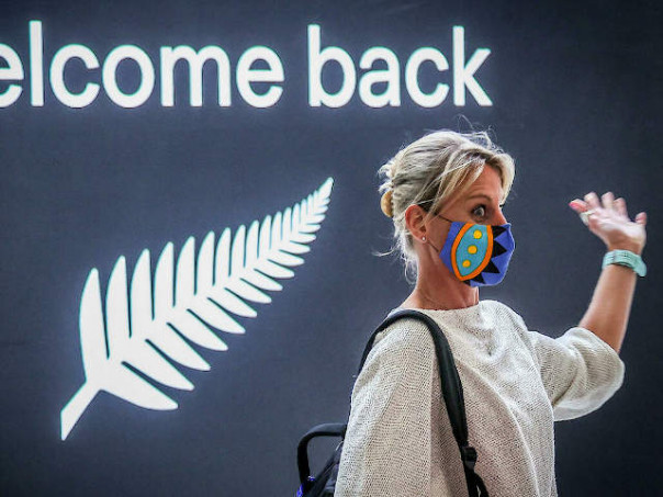 Жители Австралии спешат выехать из страны