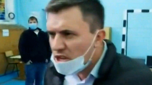 Скандальный депутат от КПРФ устроил дебош, после которого члену избиркома вызвали скорую