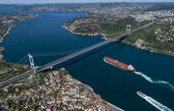 Российский сухогруз столкнулся с турецким судном в Босфоре